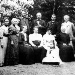 ogród pensjonatu Belveder,Karl May pierwszy z prawej strony, 1907