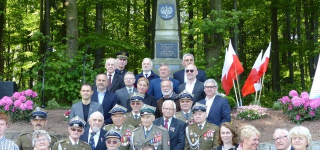 Apel pod pomnikiem Ułanów Legii Nadwiślańskiej Apel pod pomnikiem Ułanów Legii Nadwiślańskiej