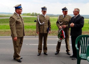 od lewej kpt. Józef Nowak, kpt. Marek Witwicki, kpt. Jacek Baran, Burmistrz Marek Fedoruk