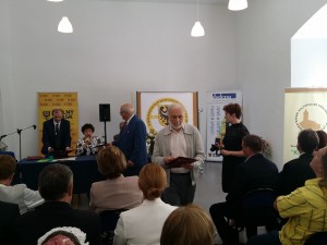 Uroczyste zakończenie II Ogólnopolskiego Zjazdu Regionalistów Polskich nad Odrą, Legnica 19.06.2016. Odebranie dyplomów uznania. (6)