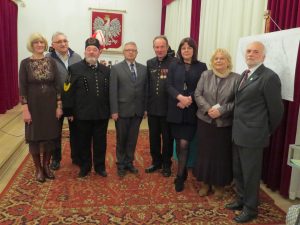 zdjecie-pamiatkowe-zarzadu-tmsz-od-lewej-lucja-smigielska-kazimierz-kajrowicz-eugeniusz-lec-i-czech-bogumila-miciuk-stefan-okoniewski-w-srodku-m-fedoruk-i-z-jozwiakowski