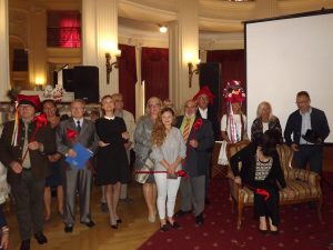 pamiątkowe zdjęcie uczestników Narodowego Czytania 2017