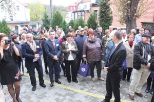 Przed odsłonięciem tablicy pamiątkowej