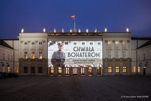 001_Iluminacja_Narodowy_Dzien_Pamieci_Zolnierzy_Wykletych_20240301_PK1_6605